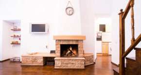 Charming Fireplace Apartment Braşov